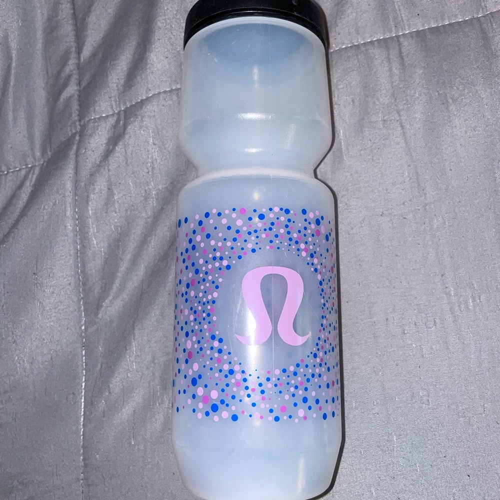 Lululemon water bottle